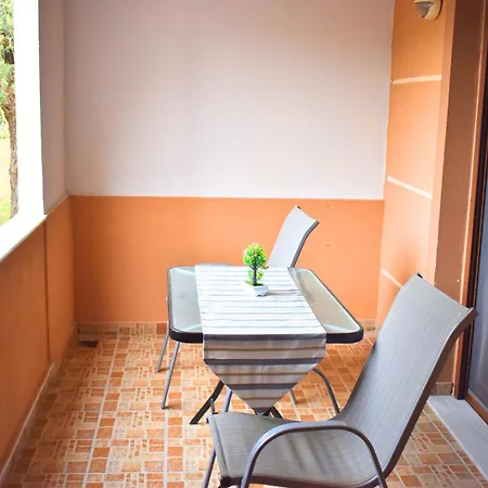 Vrysaki Apartment *